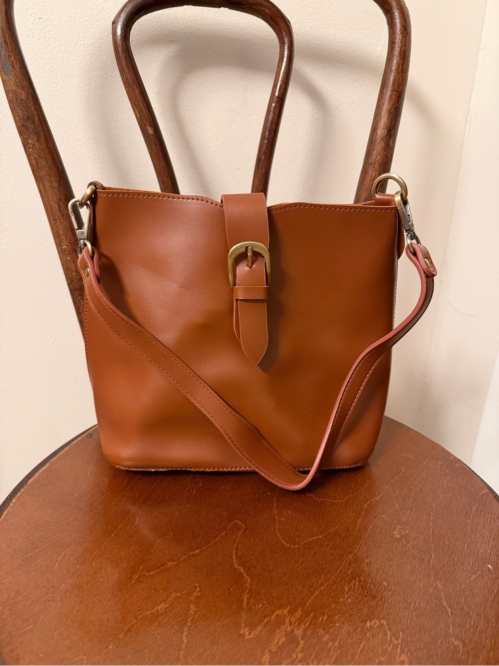 Classic Buckle faux Leather Bag in Chestnut Brown